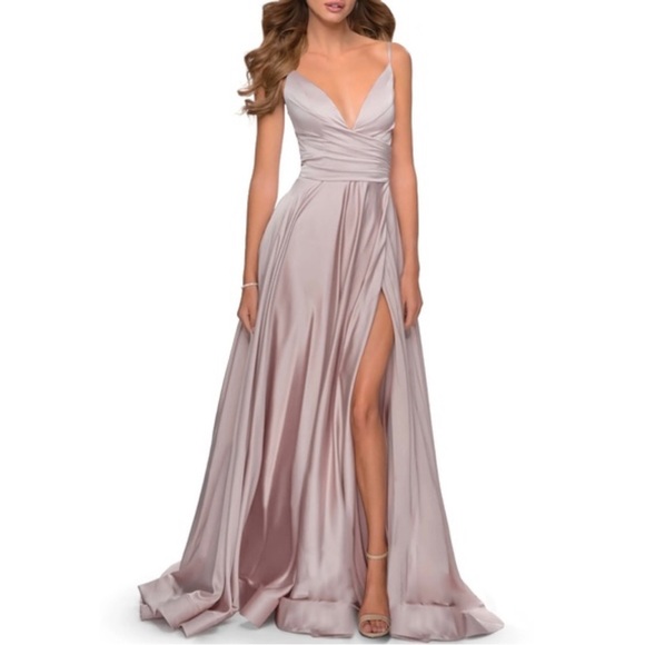 La Femme Dresses & Skirts - La Femme Mauve Deep V-Neck High Slit Simple Prom A-Line Gown Size 4